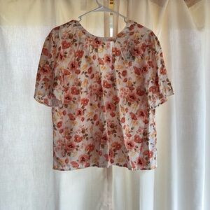 Size medium, floral top from Abercrombie & Fitch. New with tags!